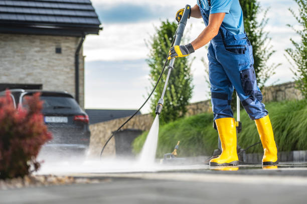 Best Pool Deck Cleaning  in Dade City North, FL